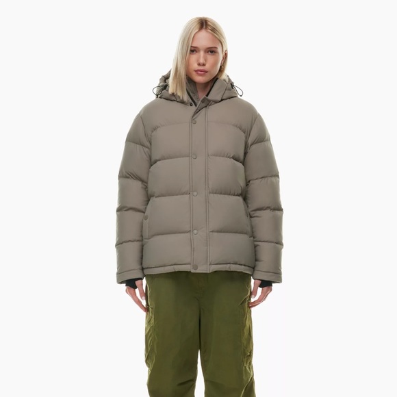 The Super Puff - Aritzia - Size Small in perfect condition - Picture 4 of 6